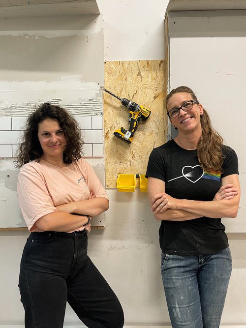 MF-Steph_Institut Marie-France et Stéphanie Lévesque posent pour l'institut